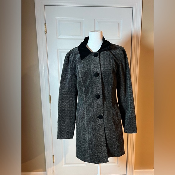 VGT D. Terrell Black Grey Chevron Print Mid Length Button Coat Size 12 Cotton - Picture 1 of 7